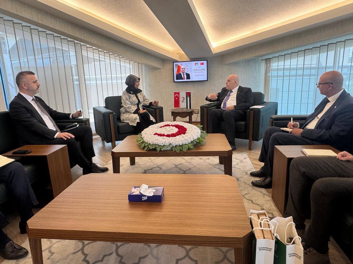 palembassytr's tweet photo. سعادة السفيرالدكتور نصري ابو جيش يلتقي رئيسة جمعية الهلال الأحمر التركي: https://t.co/jeTE1Av4uc https://t.co/Vd9dDVMklU
