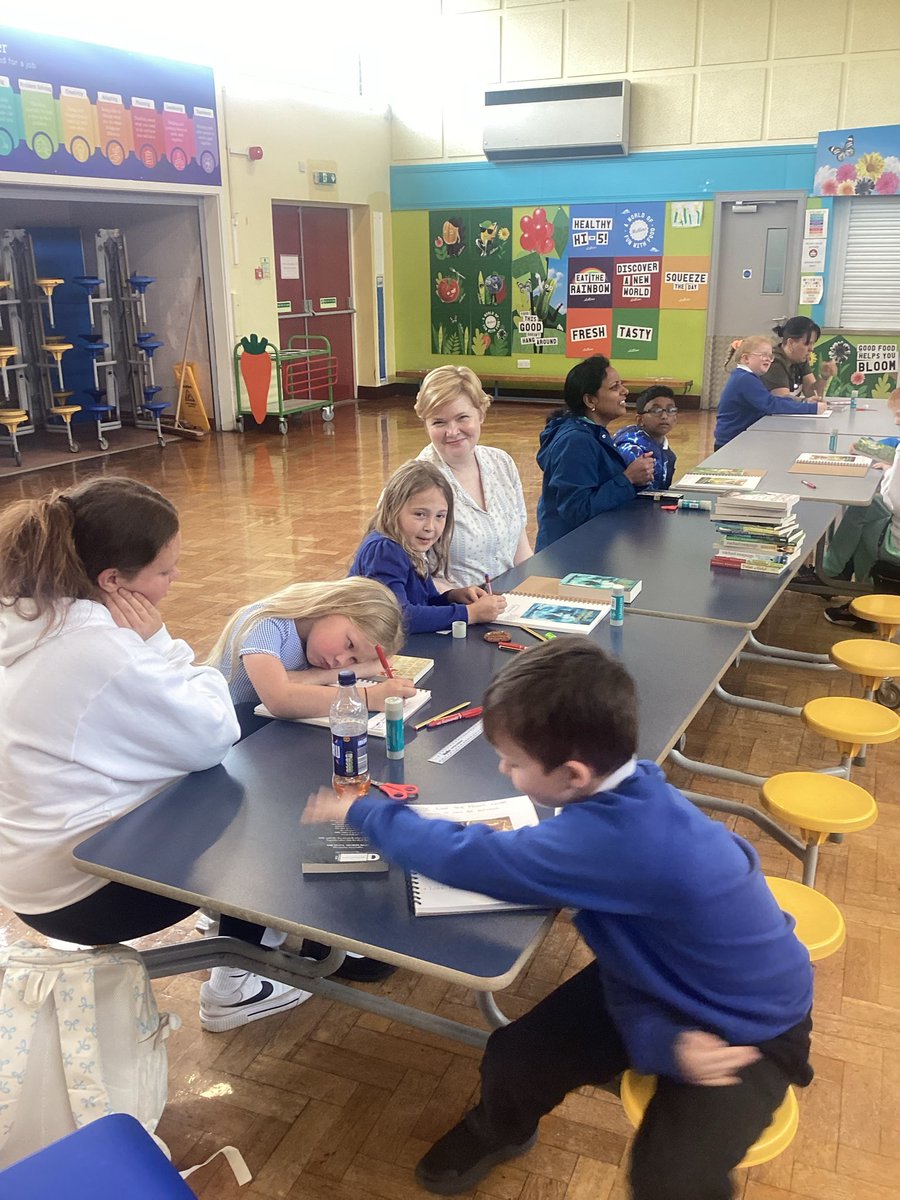 ShiremoorYr6's tweet photo. Our Year 3 Parents Reading Project started last night and we had a lovely session - we chose a book to read together with our parents and are very excited to start creating our reading scrapbooks linked to our reading. I can’t wait for next week already! @ShiremoorYr3 https://t.co/HY7Iko9xsu