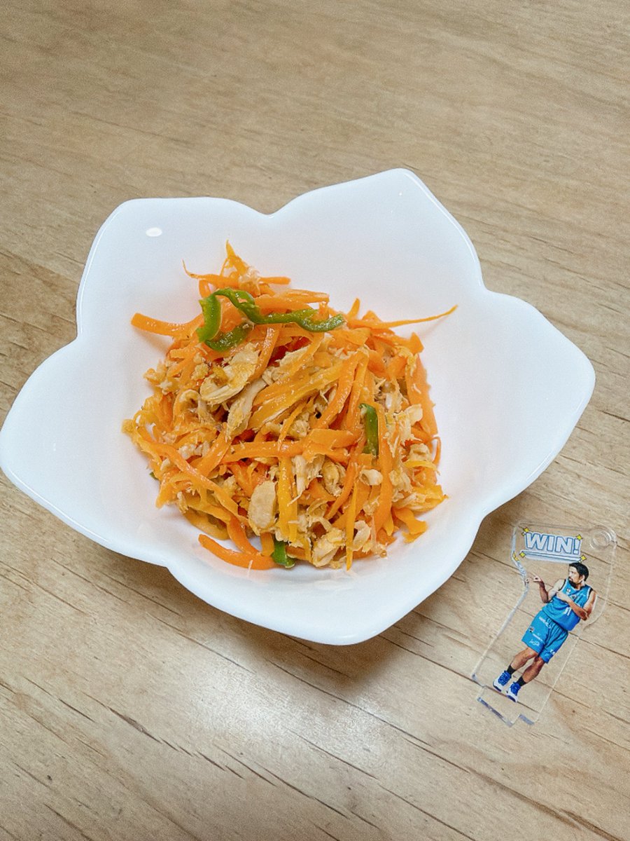 ChisaiSky's tweet photo. 琉球からおこしやす。
の歓迎の心を添え、
我が家で定番の沖縄料理に
どこに行かはるのか 
まだお知らせがない
推し様を添えて🏀 https://t.co/MhPidiDiCL
