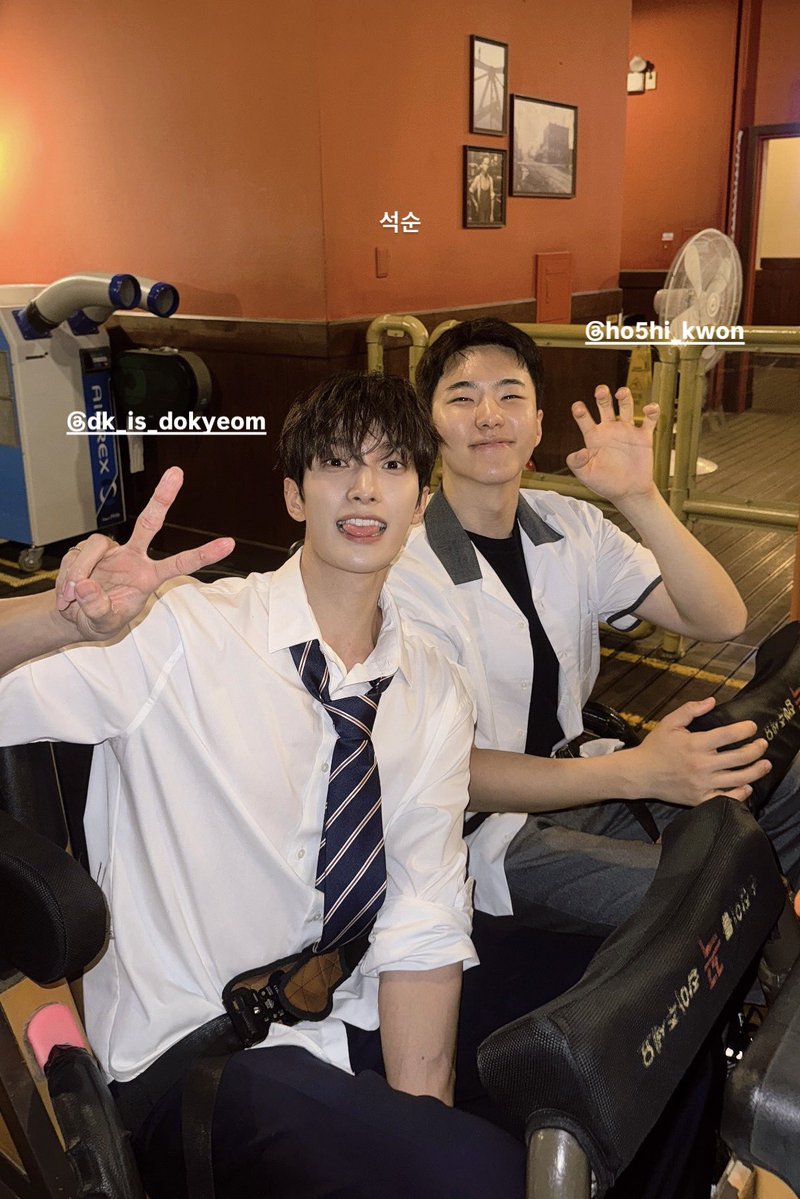 minghaocheoI_'s tweet photo. HOSHI UPLOADING MORE PICTURES FROM THEIR MONTHLY MEETING OMGGGGGGGG

seoksoon riding the rollercoaster and jeonghan, dino, hoshi, and wonwoo on the ride 😭😭😭😭😭😭 OMG THANK U HOSHI https://t.co/11huDC0Uee