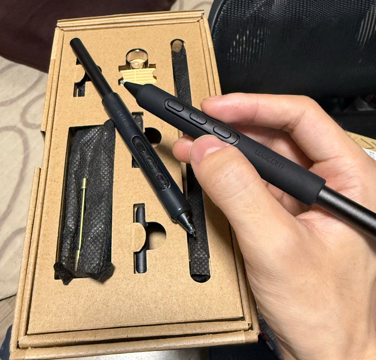 LonewolfN's tweet photo. 南賀なん、怒りのプロペン2本目
(ペン軸の先端が割れたため) https://t.co/DgtC4anGcW