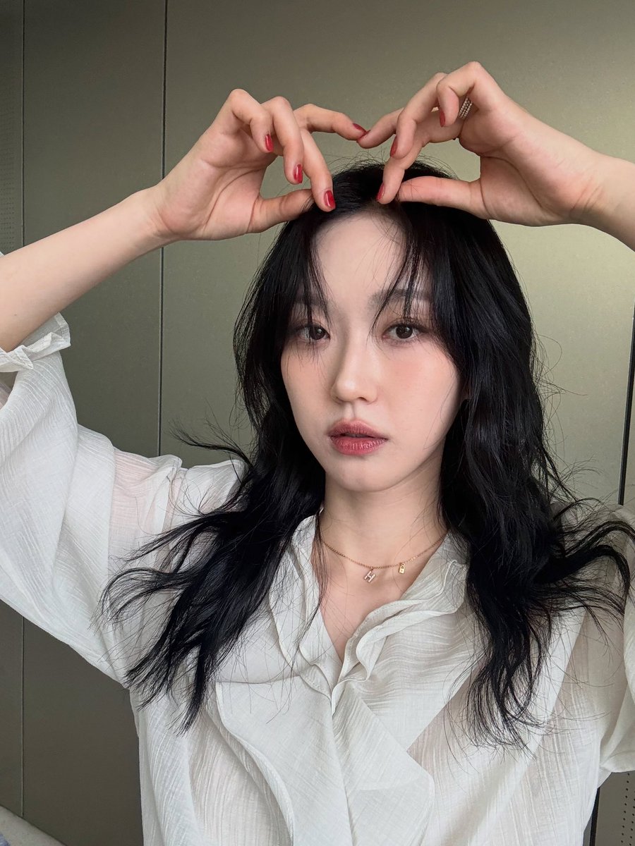 1996O321's tweet photo. 이 초미녀 누구야 https://t.co/2IxmrFgv3P