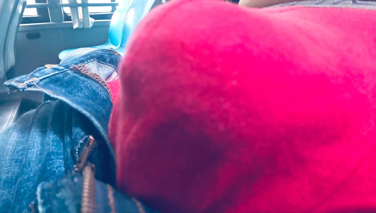 EuroDaJ's tweet photo. suddenly, on the bus https://t.co/eAn6QNSopw