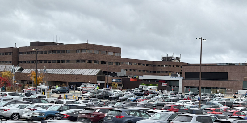 VOCMNEWS's tweet photo. Man Arrested at Health Sciences Centre

https://t.co/cY1ywI15nL https://t.co/C24jelMlGJ