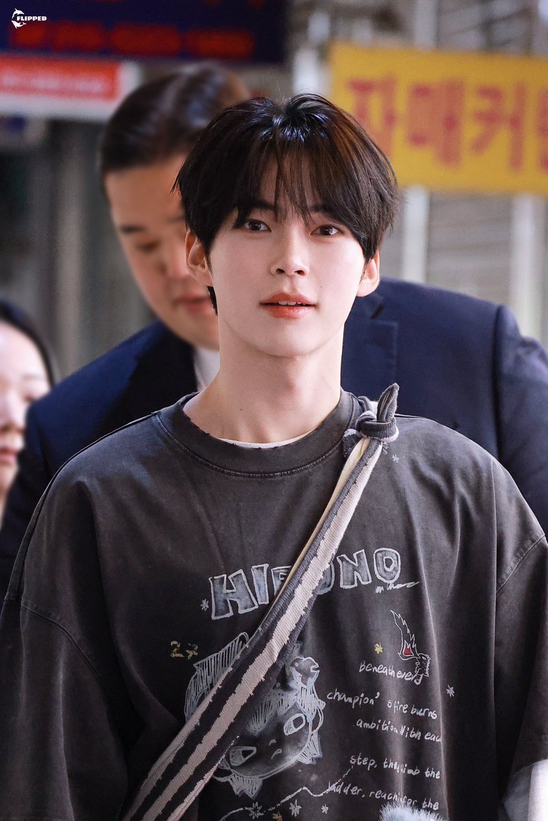 flipped_bbhh's tweet photo. 260604 브랜드 행사 HQ

완전 힙하다🩶

#성한빈 #SUNGHANBIN #成韩彬 #ソンハンビン
#ZB1      #ZEROBASEONE       #제로베이스원 https://t.co/93XZmF3NTw