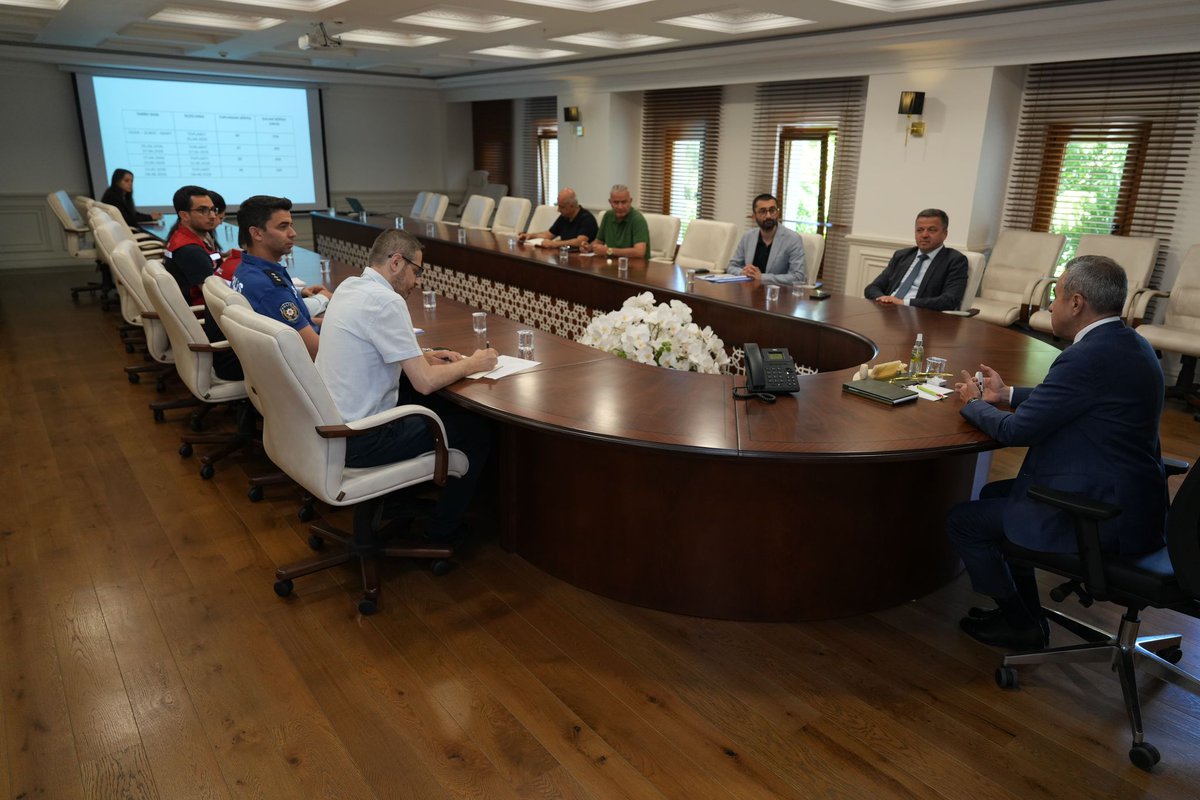 TC_Beyoglu's tweet photo. Kaymakamımız Sayın Abdullah Atakan Atasoy başkanlığında, sahipsiz sokak hayvanlarına yönelik toplantı gerçekleştirildi. Toplantıda, ilgili kurumların koordinasyonunda yürütülen faaliyetler değerlendirildi. Kaymakamımız:“Sahipsiz hayvanlara yönelik çalışmalarımızı; toplum sağlığı ve çevre güvenliğini birlikte gözeten bir anlayışla sürdürüyoruz. Beyoğlu’muzda güvenli ve huzurlu bir yaşam ortamının sağlanması için çalışmaya devam edeceğiz” dedi.
@TC_istanbul
@gul_davut
@ataatasoy19