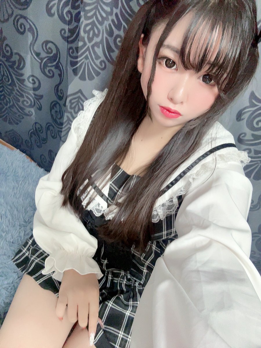 runa_deep_'s tweet photo. 今日の私服載せるの忘れてたっっ
昨日花柄ワンピース着るねって
写メ日記でいってたんですが
今日は1番お気に入りのこのお洋服です❤️

このお洋服なら
サイドツインテールもマスト🎀

#名古屋 #栄 #新栄 #千種 #金山 #CLUBDEEP名古屋 #デリヘル #SM https://t.co/rdH3n5MnQi