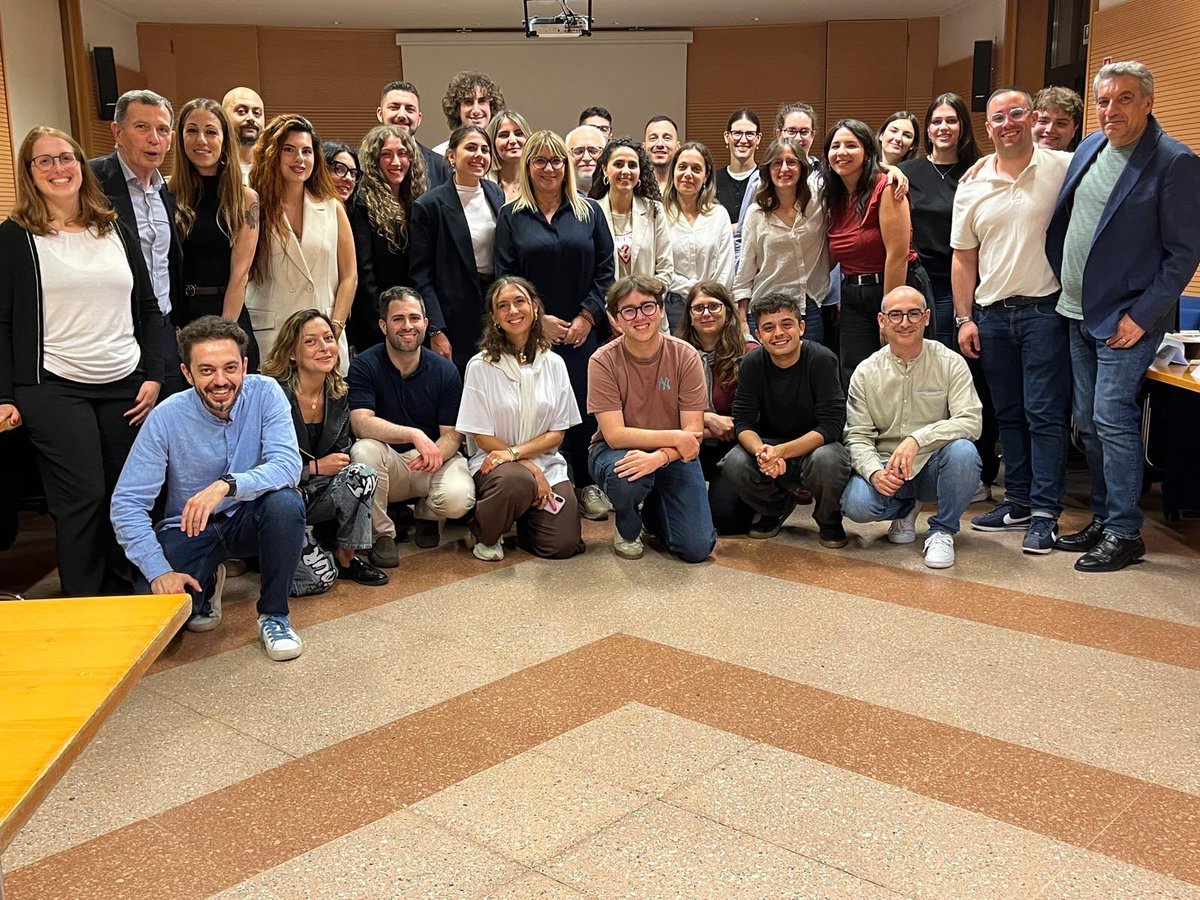 CislNazionale's tweet photo. Al via al Centro Studi di Firenze "Generazione CISL", il progetto biennale per formare i giovani sindacalisti del futuro. 
La leader di via Po, #DanielaFumarola, presente al taglio simbolico del nastro: «Piantiamo semi per il domani dell'organizzazione, mobilitando energie e idee nuove con un sindacato di prossimità».

#CISL #giovani #formazione