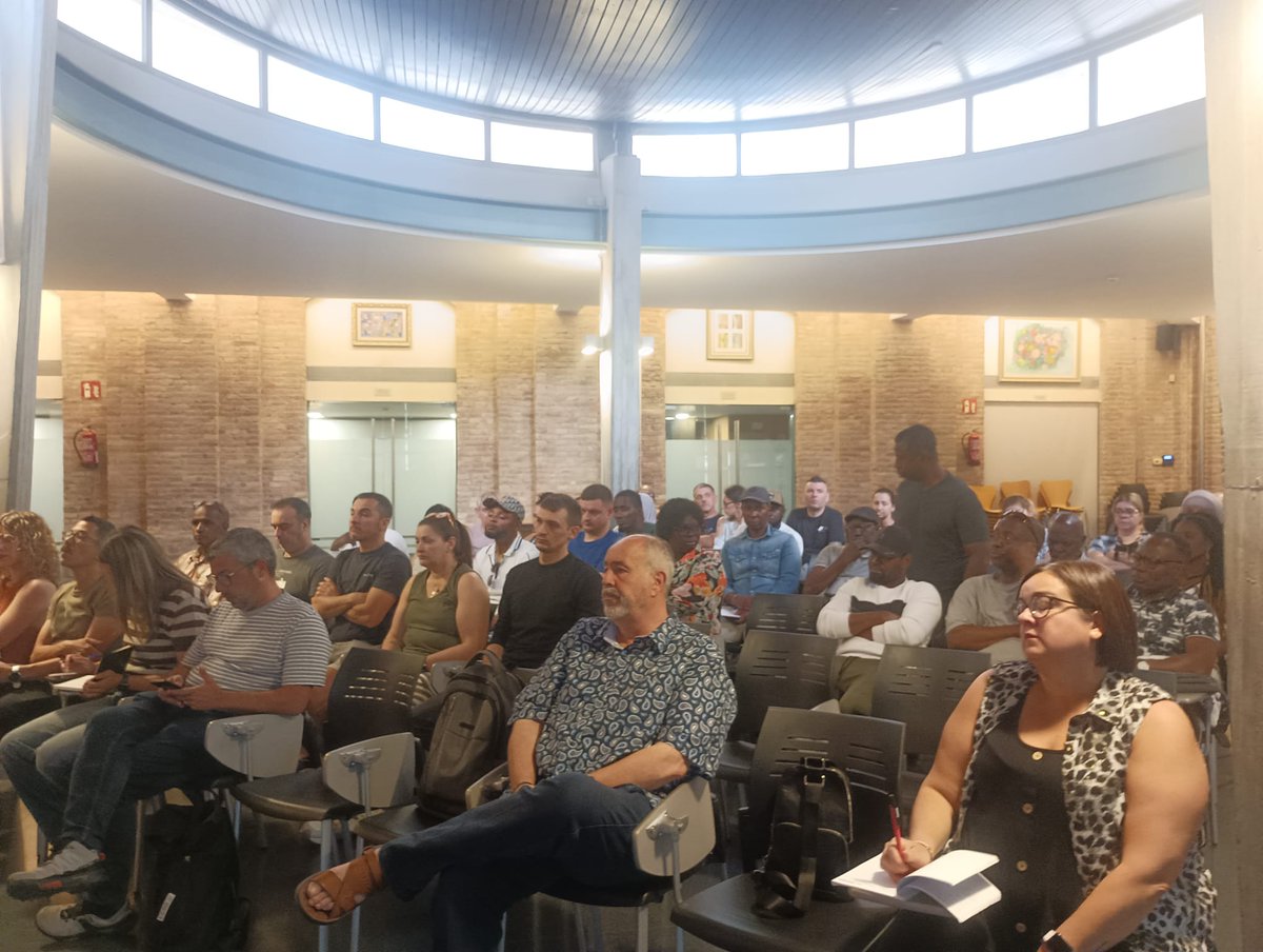 FICCOOCat's tweet photo. Avui estem a Vic per explicar als delegats i delegades de les càrnies i dels escorxadors d'aus i conills:

❌ la situació de bloqueig de la negociació dels dos convenis estatals
❌ la negativa de les patronals a qualsevol proposta que els suposi un cost
✊ l'estratègia a seguir https://t.co/hMQj3WbXxm