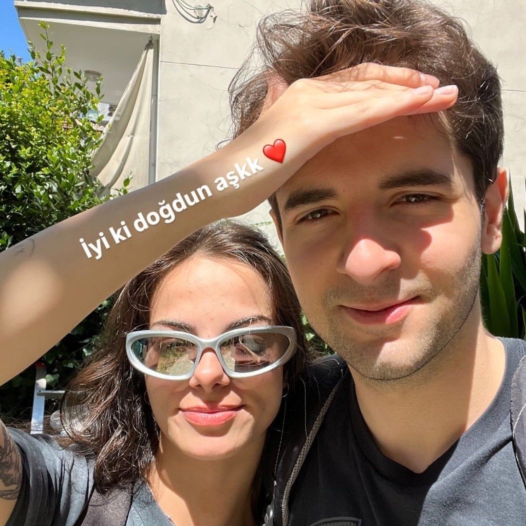 populicc's tweet photo. Beyza Gemici: "Sevgilim Kerimhan'a evlenme teklifi etmeye karar vermiştim.

Sercan Yıldırım olayları nedeniyle benden ayrıldı." https://t.co/dJRb6vc4wK