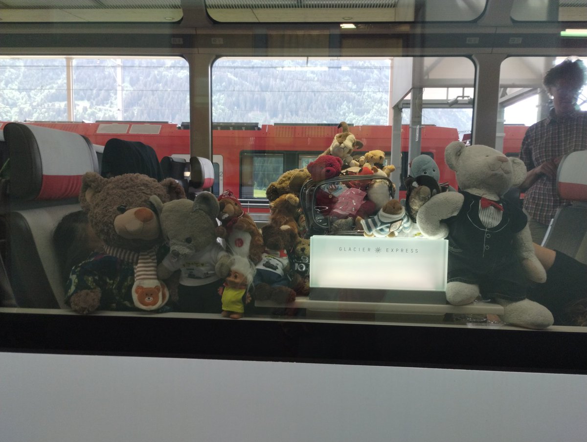 TourGuideTed's tweet photo. We are on the Glacier Express #SwissTweetup #Flatties https://t.co/H1hOLS7jD2