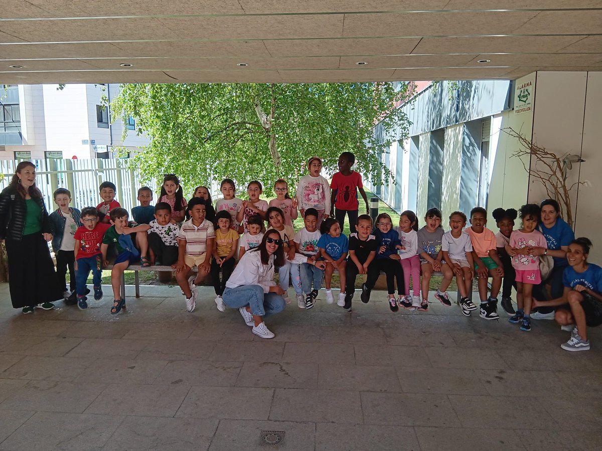 ceipPedrizas's tweet photo. Asistencia de los alumnos de cinco años al Conservatorio de Música para disfrutar de la adaptación musical del cuento infantil Daniela Pirata, de Susanna Isern, en formato de concierto didáctico.
@ConserSoria https://t.co/mjy3sdIsJ9