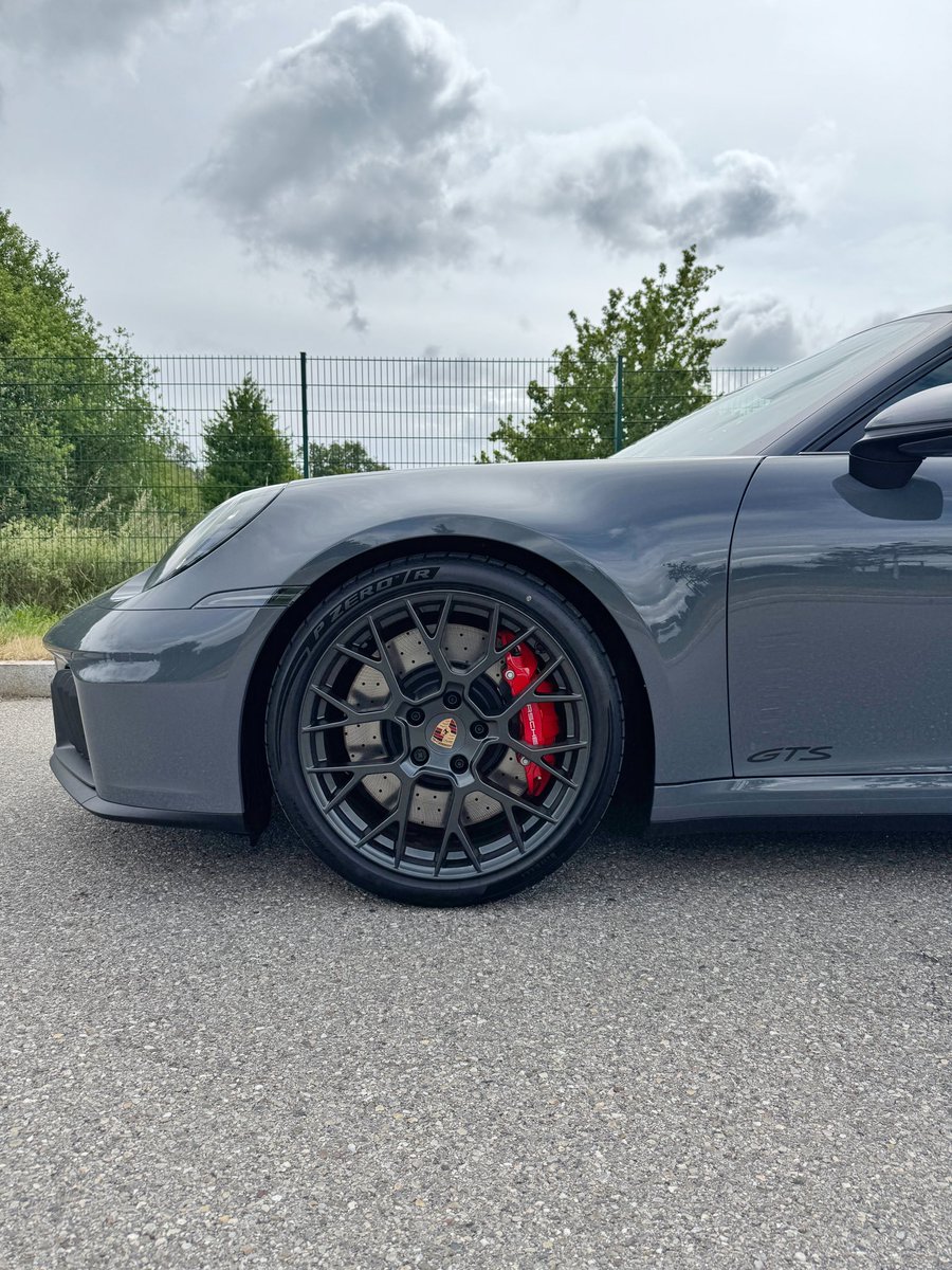 rowiro's tweet photo. Grabbed me a *brand-new* 911 Carrera GTS (only 38 km on it) in Munich; now en route to Frankfurt.

#Porsche #911 #GTS #GoodTimes https://t.co/PiZHUZT8Qv