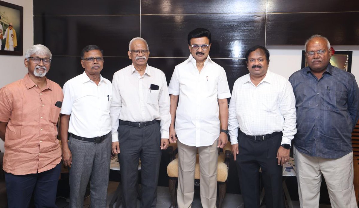 AmalJos95950131's tweet photo. We former members of SPC made a courtesy call on our Chairperson. In  5 years we submitted around 100 reports. I was focussing mainly on health/ nutrition. All the reports were meticulously researched, factual and unbiased. Our Chairperson was quite appreciative of our efforts. https://t.co/0eWTFd5cvq