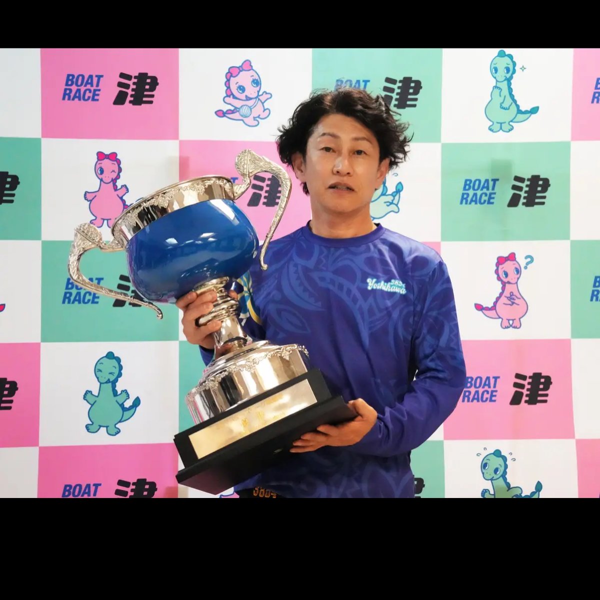 br_tsu_09's tweet photo. 今節の『GⅢ津マスターズリーグ第1戦』は
1号艇の吉川　元浩選手がコンマ11の
トップスタートから逃げて
見事に優勝🏆したよ🦖
吉川選手、おめでとう🎊🥇👏

次節は6月7日(日)から『住信SBIネット銀行賞』を開催するよ！🚤🚤🚤 https://t.co/1sC99LXJ0Q