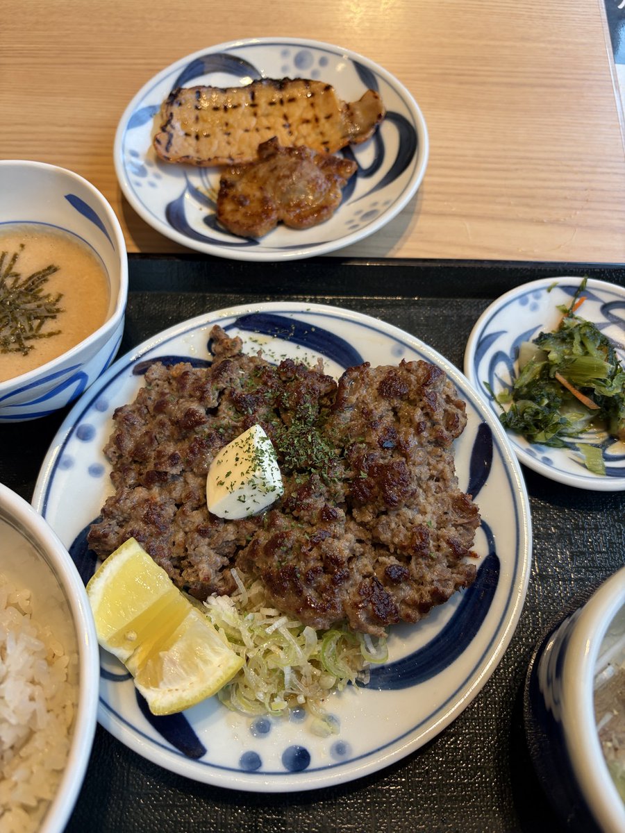 mikkun_a7's tweet photo. 赤羽で #ジェクサー #フィットネス #ボディパンプ #BodyPump
夕食は #ねぎし がんバくんセット チョレギサラダ🥗 昨夜は #禅味寿 鴨南蛮蕎麦 https://t.co/rbcZlBmpV5