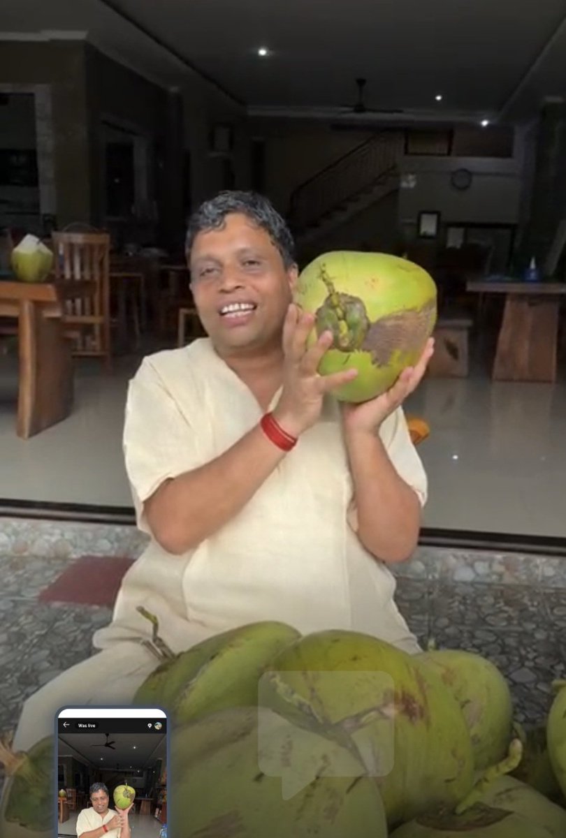 MLYADAV292's tweet photo. गर्मी के मौसम में एवं शारीरिक ऊर्जा बढ़ाने के लिए आयुर्वेद शिरोमणि श्रद्धेय आचार्य बालकृष्ण जी महाराज ने  इंडोनेशिया सहित सभी देशवासियों को नारियल पानी पीने खेती करने की सलाह दी है, #मुन्नीलाल_जनसेवक @bst_official @yogrishiramdev @paramarthdev @ChouhanShivraj @PMOIndia @AmitShah https://t.co/P6XpHyXQMO