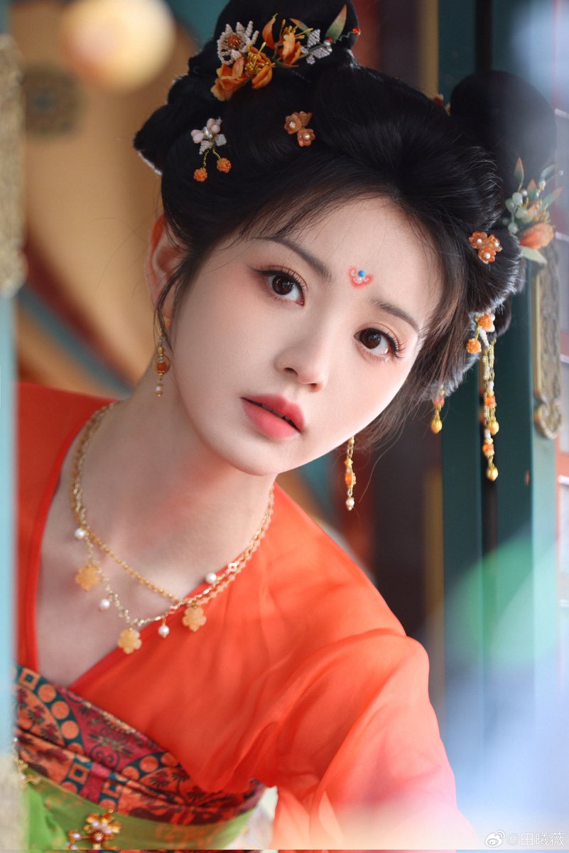 ifanyputri7's tweet photo. xiwei is really beautiful in traditional clothes https://t.co/AHBtp7E60q