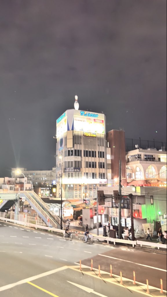 akionaka5656's tweet photo. 職場近くで新鮮すぎる魚の店を発見。🤟
刺身も“機械が握る寿司”も大好きです。
値は張るけど納得の旨さだった。これが価値でもあるし、他のビジネスでも同じだな。
王子の事務所からの撤退交渉が進む中、あと何回この街で余韻を味わえるのか…
仕事帰りの夜風に浸りつつ、もう少しだけ歩きたい。😁😁😁 https://t.co/GYiUp9uVL8