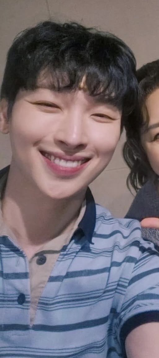 ilov_kh's tweet photo. 내가 어쩌다 이 헤실헤실 바보웃음에 빠져가지구
순둥이야 맨날 웃어주라 사랑행 https://t.co/N2Nevq0J4m