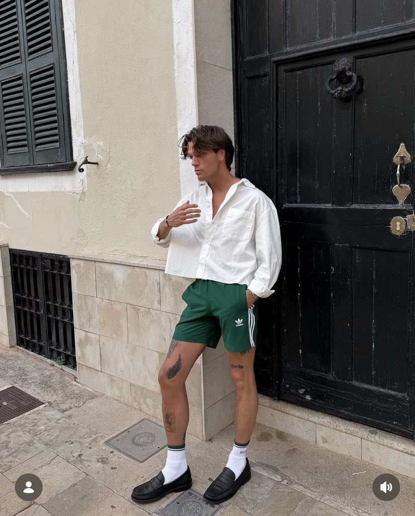 jamestheguyguy's tweet photo. Bro to Bro-:😎 

You can be aesthetically crazy 🤪 with the outfits https://t.co/BPys9XzoyN
