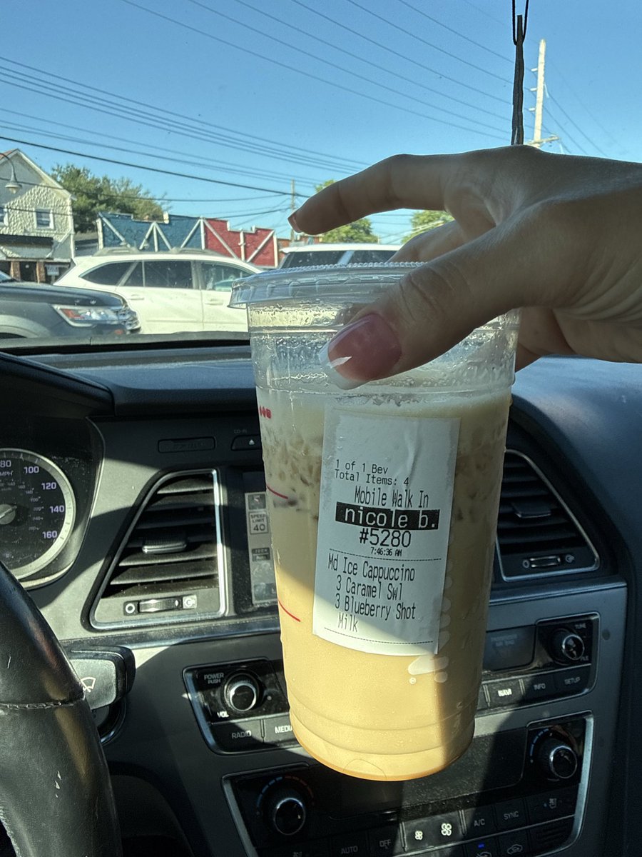 nicoleboytim's tweet photo. @dunkindonuts shame on u dunk what is this ? https://t.co/g4FvFuZh8s