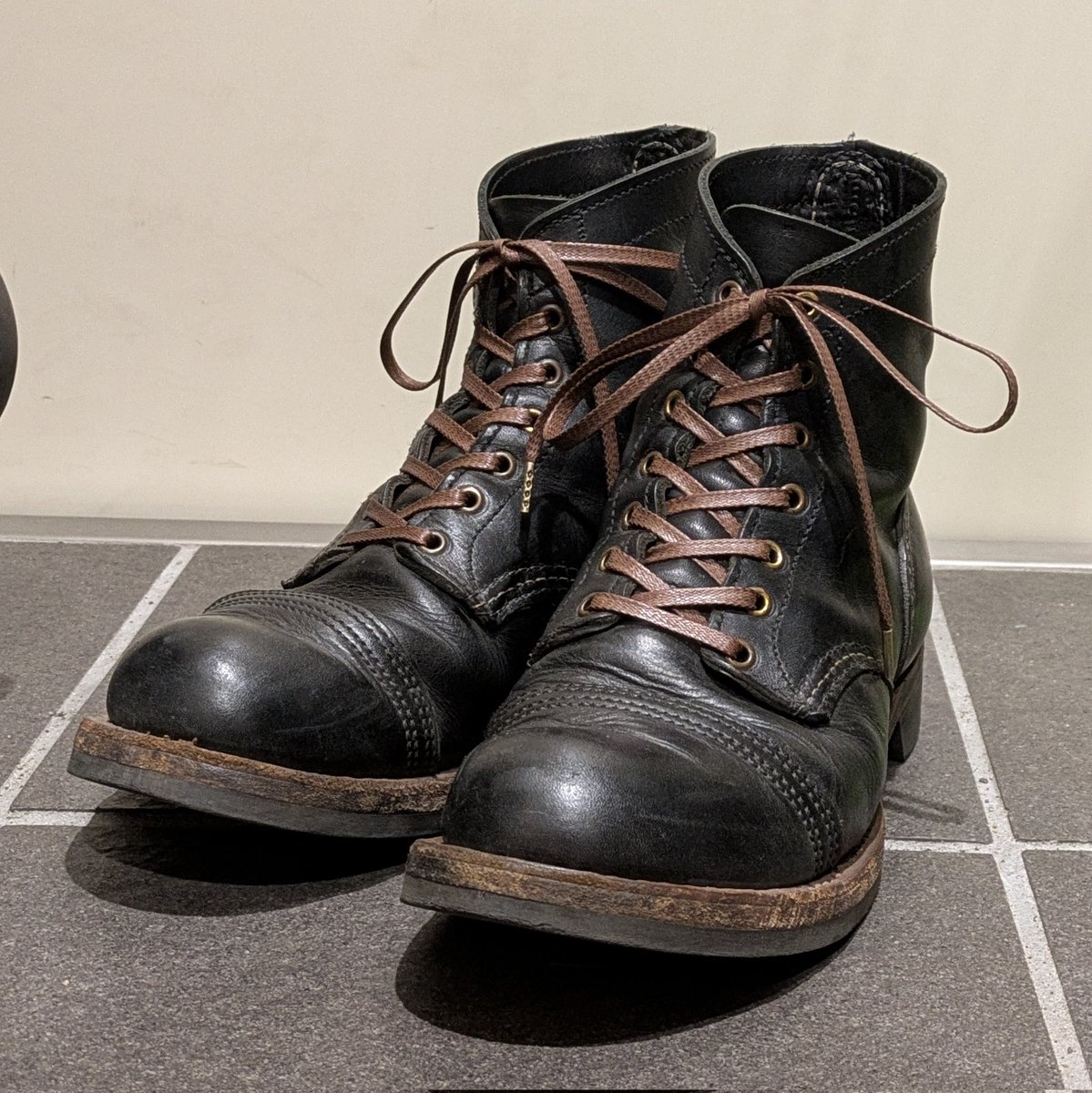 Gray_AXIO's tweet photo. 靴紐変えていい具合

#レッドウィング
#アイアンレンジャー
#redwing8084 https://t.co/R0ELYOvZ9v