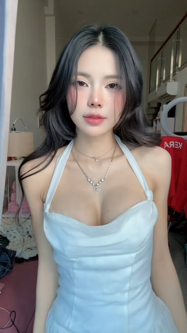 Quynhmaidora's tweet photo. Anh muốn gì nè https://t.co/REAU3eLqvx