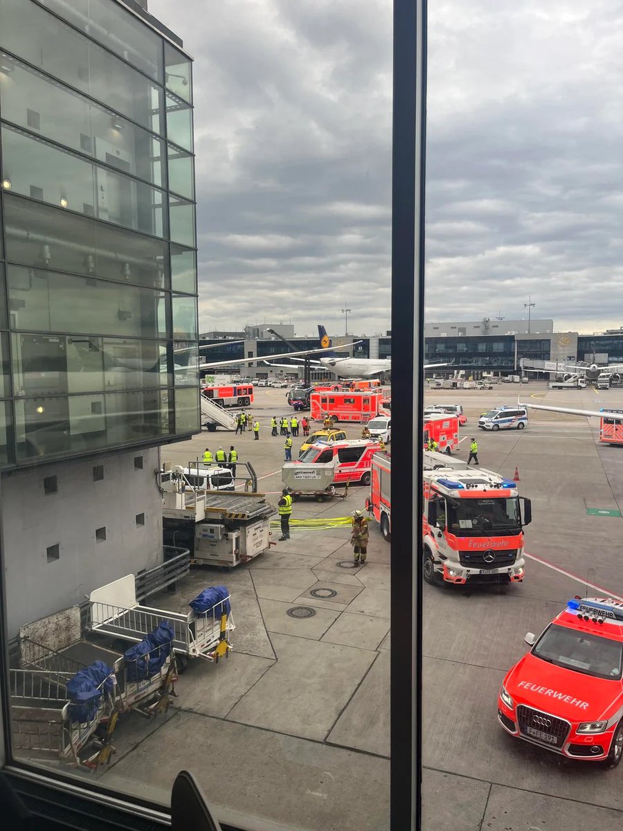 aviationbrk's tweet photo. NEW: Front landing gear of a Lufthansa Boeing 787-9 collapses while parked at the gate at Frankfurt Airport.

No statement has currently been made regarding the cause or whether there were any injuries. https://t.co/TgK4bTxQjj
