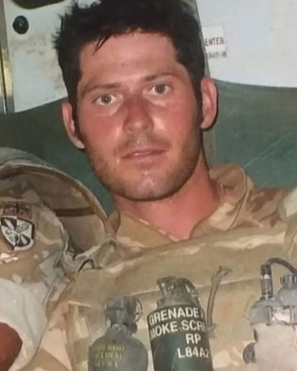specialopsmag's tweet photo. Please help me honor Matthew Tonroe, British 22nd Special Air Service (22 SAS).

Matt was born in Manchester, England in 1984 and joined the British Army In 2004. He completed training for the British Army's Elite Parachute Regiment, joining the 3rd Battalion (3 PARA) as a sniper. 

He later passed the notorious 6 month selection process for UK Special Forces (UKSF), and became a 22 SAS operator.

During his time as an elite Tier 1 operator, he deployed to multiple locations, including Afghanistan, Africa and various countries within the Middle East. 

While in the SAS, he was invited to an extended exchange program with the US Army's Tier 1 Special Missions Unit, 1st SFOD-D, known as Delta Force. Tonroe was welcomed with open arms into The Unit, and he worked alongside various well known operators including Brent Tucker and Kyle Morgan. 

During a deployment, his team was based at the LeFarge Cement factory in Syria, where coalition forces including Delta Force, 22 SAS and French RPIMa were stationed. 

On 29 March 2018, during an operation to eliminate a high value ISIS target, Tonroe and Delta Force operator Jonathan Dunbar were killed when a breaching charge on Dunbar prematurely detonated. The blast killed both Tonroe and Dunbar instantly, and injured three other operators.

Matt Tonroe was described as a selfless warrior who would do anything for his friends and those close to him.

Not forgotten.