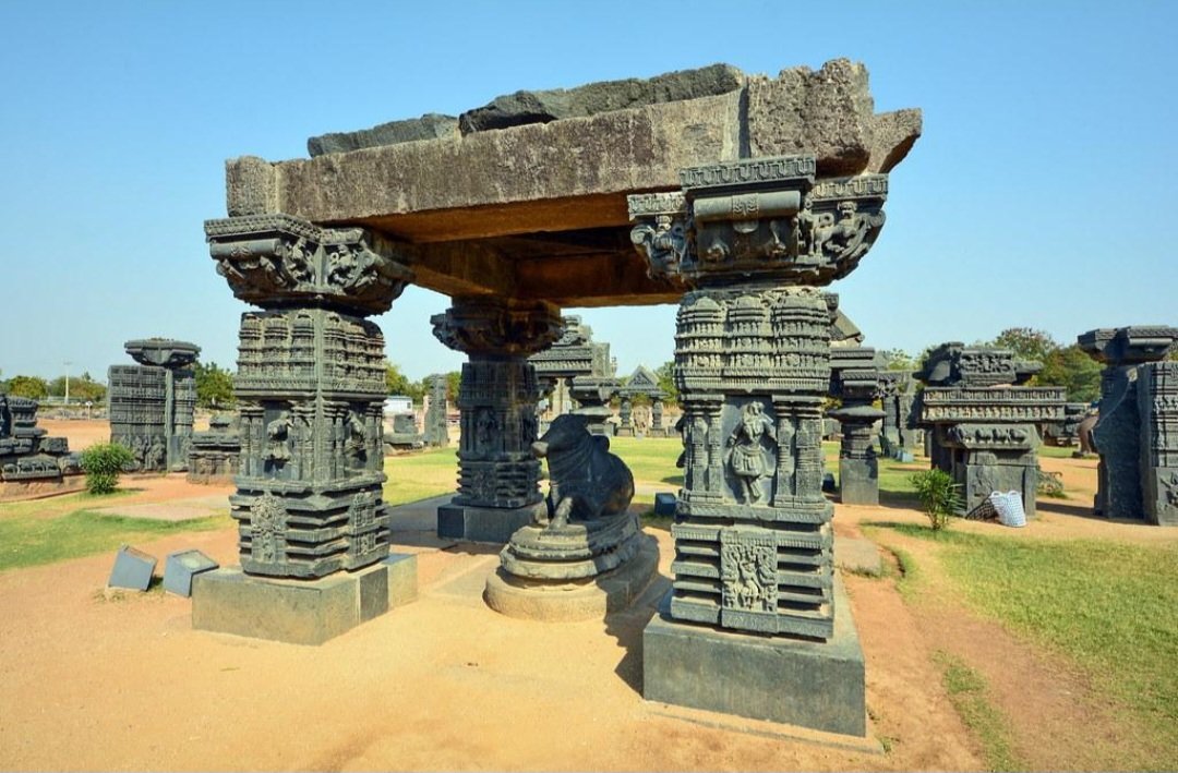ShubhamPathakIN's tweet photo. Warangal Fort is a magnificent 13th century fortress built by the Kakatiya dynasty present day in Telangana.

Which is famous for its grand stone gateways known as Kakatiya Kala Thoranams.

Location: Warangal, Telangana🇮🇳 https://t.co/asScLip4cZ