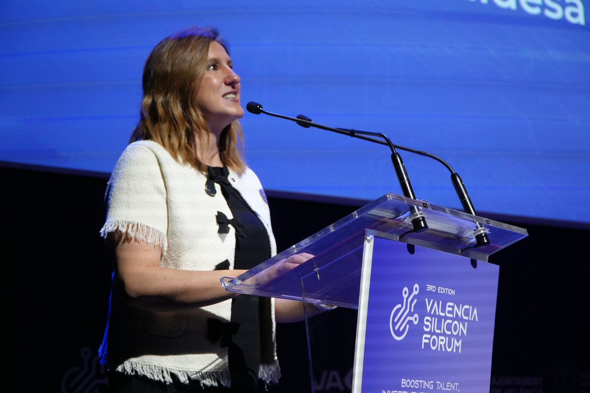 vlcinnovation's tweet photo. “Queremos que cuando en Europa se hable de las ciudades que están construyendo la industria del chip, València esté en esa frase.”@mjosecatala @AjuntamentVLC @vasic_valencia 
#VSF2026 https://t.co/QsudjZUCyG