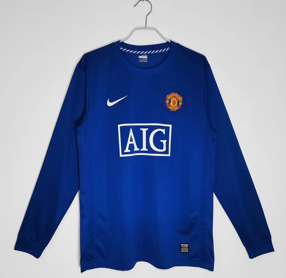 Footballharam's tweet photo. Which player comes to mind when you see this kit? https://t.co/EqhcmPvwo8