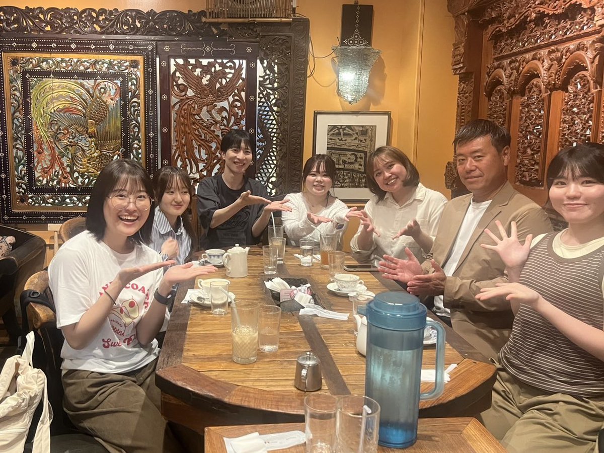 ksuke800's tweet photo. 外国人お困りごとデスクやイベント等でお世話になっている関西大学外国語学部の高橋教授の授業にお邪魔して嵐山の歴史、観光課題への取り組み、ブランディング、インバウンド対応などをお話してきました。生徒さん達とランチも一緒に🎵 https://t.co/LV44BCGBu4