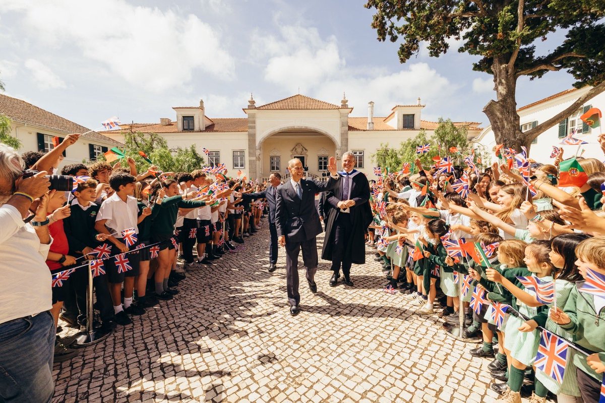 RoyalFamily's tweet photo. Thank you for a wonderful visit to Portugal! 🇵🇹

From baptising a cask of Port to putting up tents with young people on the DofE International Award, The Duke and Duchess of Edinburgh have had a busy few days in Lisbon and Porto.

Highlights included visits to Batalha Monastery, Porto Cathedral and Casa da Música; speaking at Model NATO about Women, Peace and Security; receiving the keys to the city at Porto Town Hall; and jumping on a famous Lisbon tram.

Read all about it on https://t.co/qE9dcx9h5x.