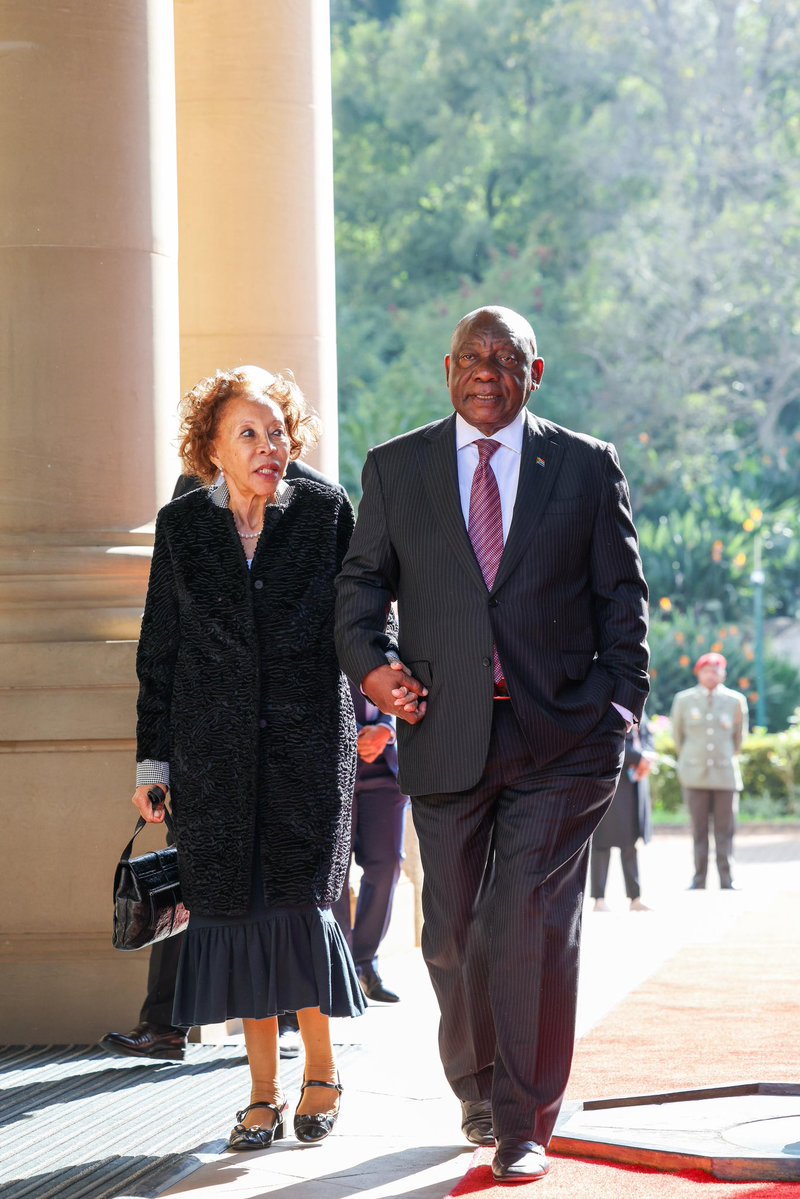 GovernmentZA's tweet photo. 📸 🇿🇦His Excellency President @CyrilRamaphosa and First Lady, Dr Tshepo Motsepe welcome 🇰🇪His Excellency President William Samoei Ruto of the Republic of Kenya and First Lady Mrs Rachel Ruto to the Union Buildings in Tshwane for a State Visit to South Africa.
 
The visit reaffirms the strong and enduring partnership between South Africa and Kenya and advances cooperation in trade, investment, regional integration and continental development.
 
#KenyaInSA 🇿🇦🇰🇪
#BetterAfricaBetterWorld 🌍