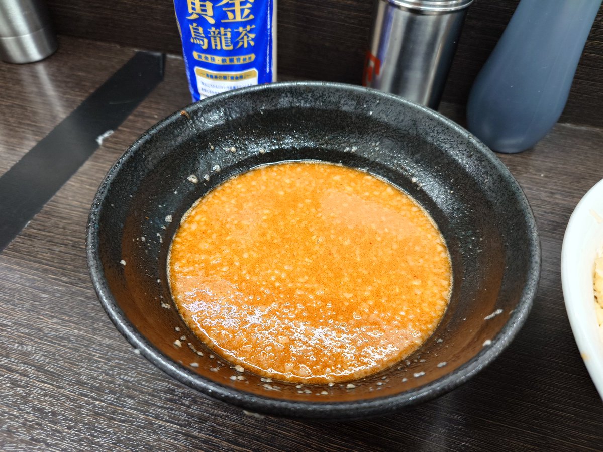 jiroURAWAREDS's tweet photo. ラーメン二郎　川越店
味噌つけ麺
コール→ヤサイ少なめ、ニンニク、アブラ
有料トッピング→麺増し、うずら
一昨日の味噌汁なしに続き、今日は味噌つけ麺を食しに旧ホーム川越へ！
濃厚な味噌味のつけ汁に麺を絡ませて食うとめちゃくちゃ美味い😋
川越の味噌最高！また食べたい🤤
ごちそう様でした！ https://t.co/b2IlQZNzyX