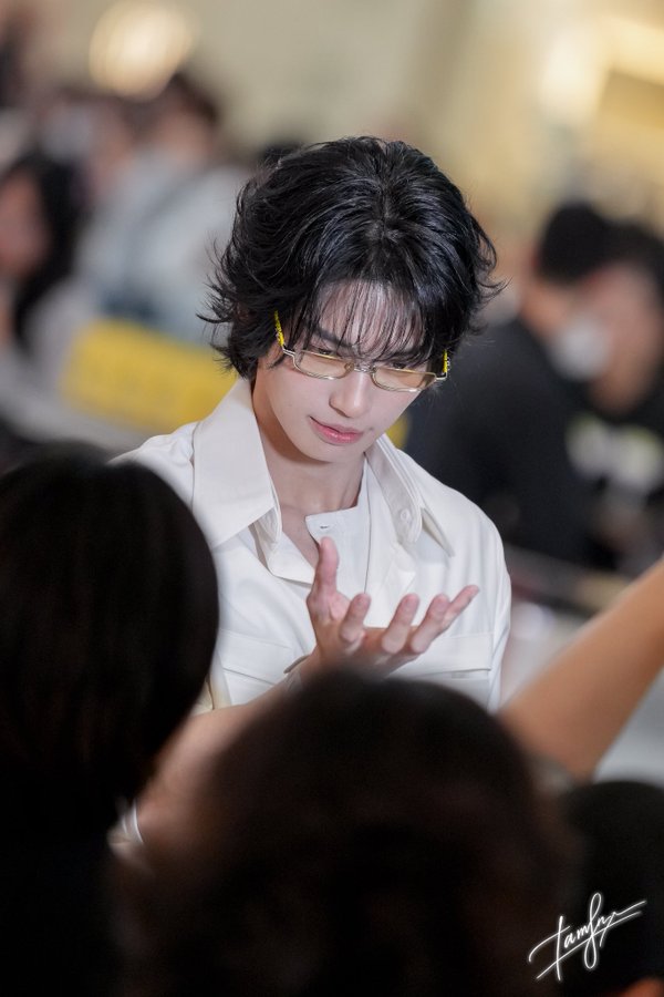 aboutwinm's tweet photo. #winmetawin broccoli prince 🥦😆

WIN VEGGIE POPUP ICONSIAM 
#WinxGentleMonsterICONSIAM
#GENTLEMONSTER 
#GENTLEMONSTER_VEGGIECOLLECTION 
#GENTLEMONSTER2026 https://t.co/tK4gcQaMM3