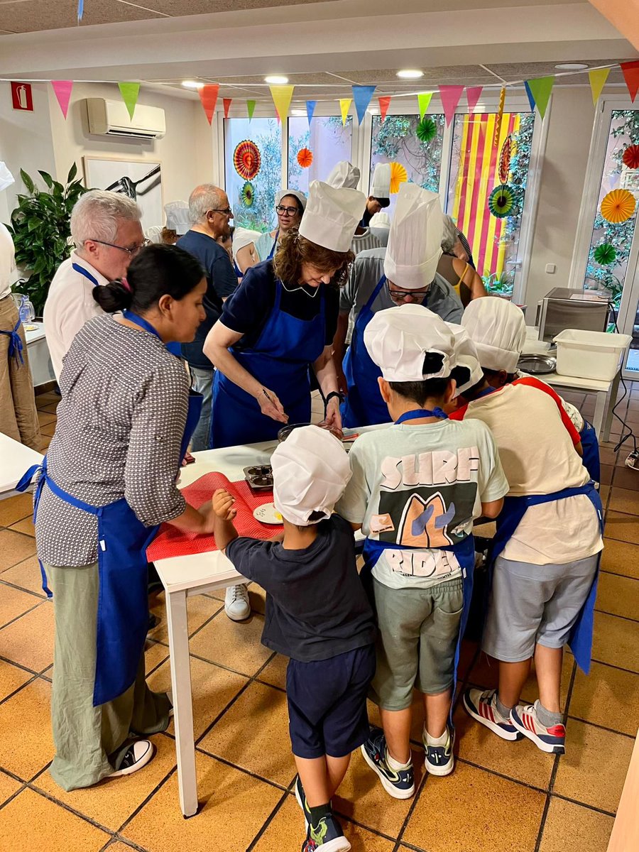 centrecanpedro's tweet photo. Ahir vam tancar el curs de reforç escolar a Canpedró. Gràcies a tots els voluntaris i voluntàries pel vostre compromís, constància i estima durant tot l’any. Heu acompanyat, ajudat a estudiar i estat al costat dels nostres infants al llarg de tot el curs. Sou imprescindibles.💛 https://t.co/W6Tgy0u3CC