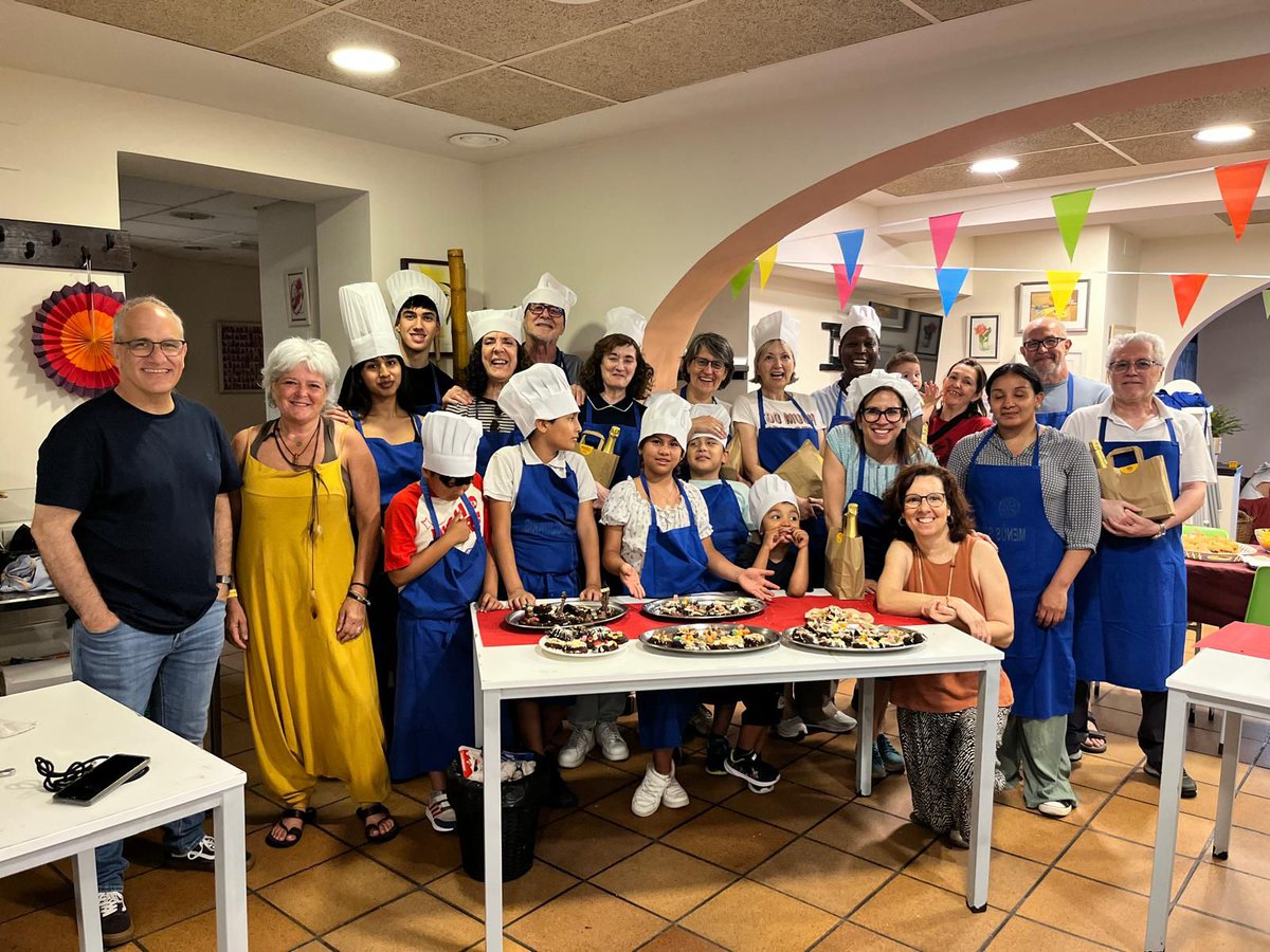 centrecanpedro's tweet photo. Ahir vam tancar el curs de reforç escolar a Canpedró. Gràcies a tots els voluntaris i voluntàries pel vostre compromís, constància i estima durant tot l’any. Heu acompanyat, ajudat a estudiar i estat al costat dels nostres infants al llarg de tot el curs. Sou imprescindibles.💛 https://t.co/W6Tgy0u3CC