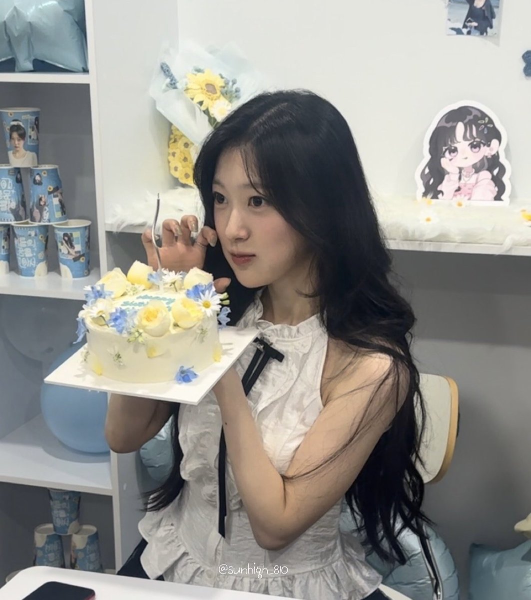 sunhigh_810's tweet photo. 예림아 생일축하해 💜

#Choerry #최리 #ARTMS #아르테미스 https://t.co/Qg9ruzeo1K