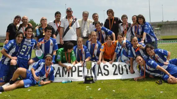 henrybrubaker80's tweet photo. Cuando el futbol femenino no necesitaba tapar una mala etapa del club... cuando Putellas ganaba títulos con el Espanyol (y no tenían repercusión mediática).

Otra (otra más) historia de la "Masia"

Putellas, Torrejón, Cucurella, Dani Olmo, Joan García.

Es muy difícil sobrevivir https://t.co/rujO5zpe8s