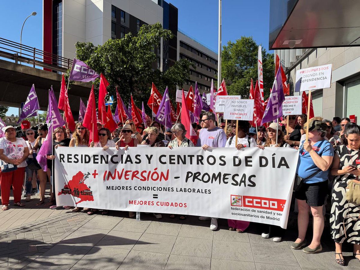 zupo21's tweet photo. 💥 Entregamos 13.525 firmas en apoyo a unas reivindicaciones claras: financiación suficiente, plantillas adecuadas y cuidados dignos en #residencias y centros de día @ComunidadMadrid

❌ Falta de personal
❌ Incumplimiento ratios
❌ Sobrecarga extrema
❌ Precariedad laboral https://t.co/gGW8mjuEl2