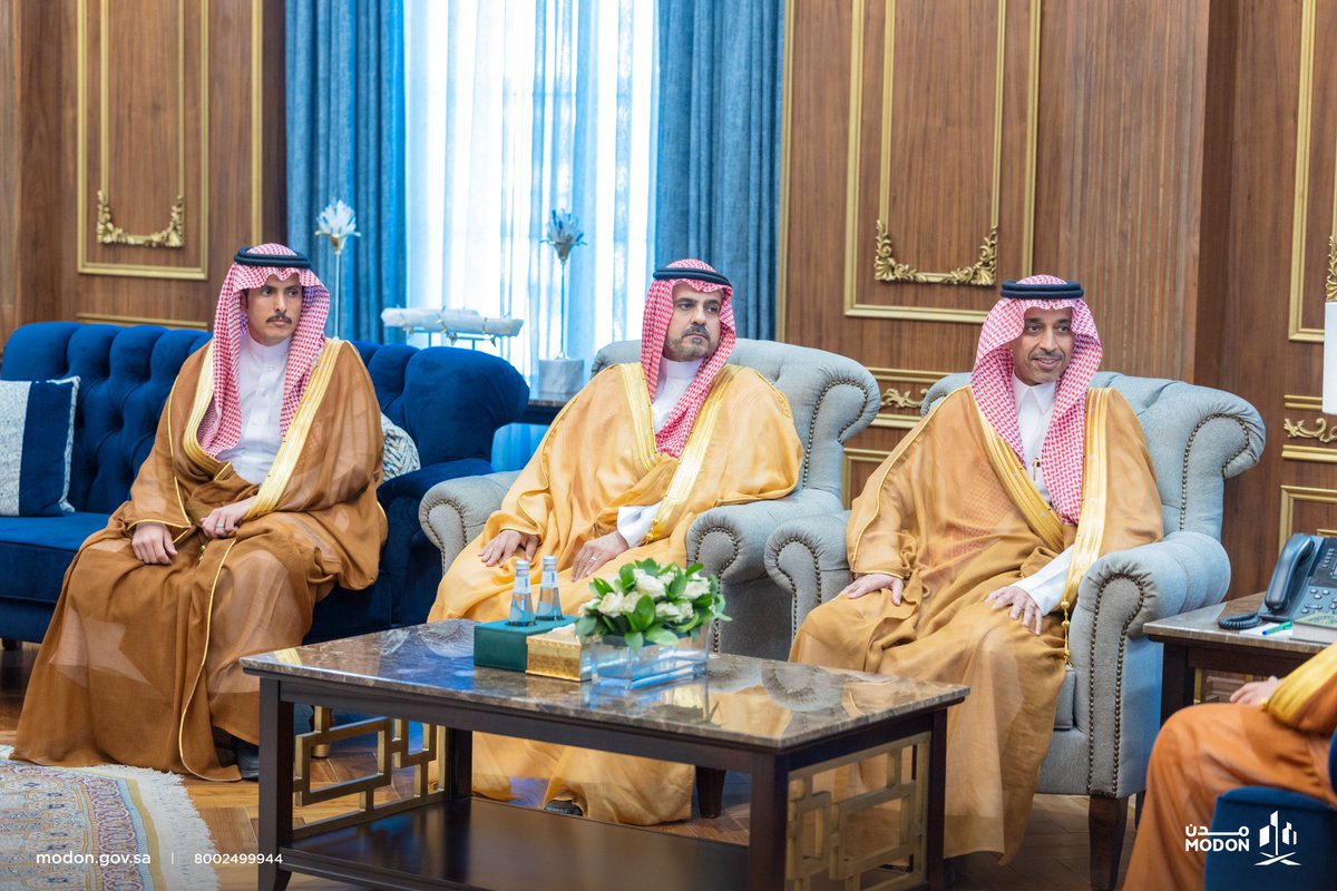Modon_En's tweet photo. H.R.H. Prince Faisal bin Khalid bin Sultan bin Abdulaziz, Emir of the Northern Borders Region, received Eng. Mamdouh bin Abdulaziz Al-Drees, Executive Vice President for Industrial Cities Operations, and was presented with the 2025 Annual Report, highlighting the achievements of #MODON in developing infrastructure and supporting industrial investors