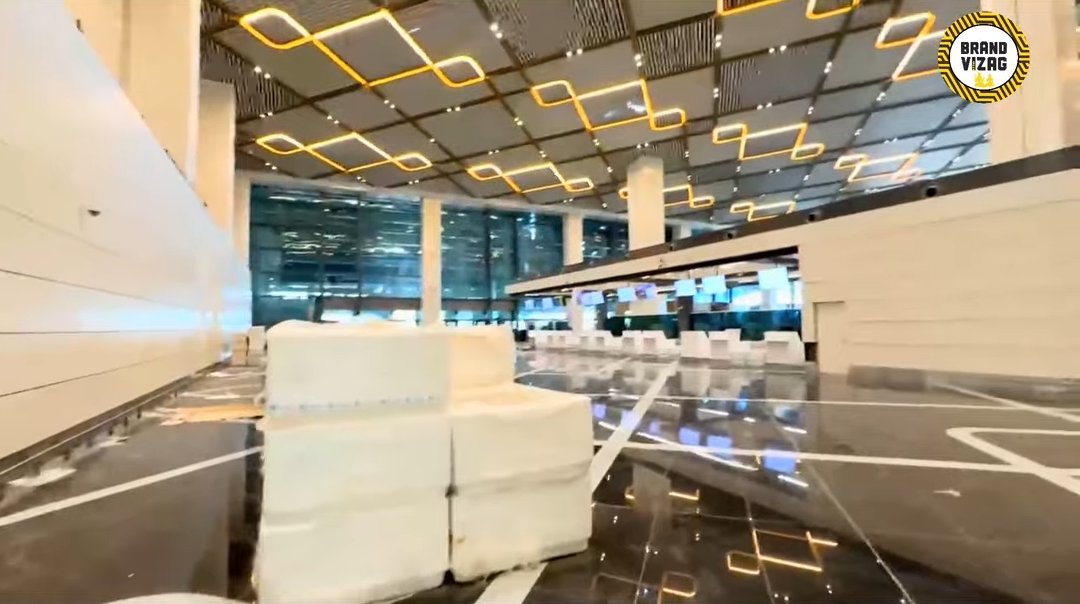 india_plus_'s tweet photo. 🚨 Interior work at Alluri Sitarama Raju International Airport in Bhogapuram, Andhra Pradesh, is in its final stages, with inauguration expected next month.

(📹BrandVizag)

follow @india_plus_ https://t.co/eDR9RMGKm5