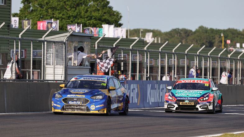 TouringCarTimes's tweet photo. #BTCC sets course for Oulton Park: https://t.co/YRw7CleFvg https://t.co/QBXWazy7Dt