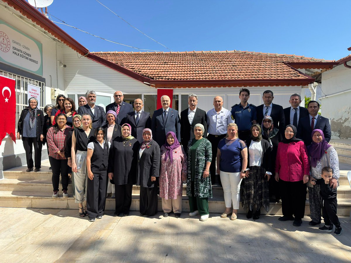 GonenHem's tweet photo. 2025-2026 Eğitim Öğretim Yıl Sonu Sergimiz Gönen Kaymakamımız Sayın Mehmet YILDIZ, Gönen Belediye Başkanı Osman KESMEN, katılımıyla açılmıştır. Açılışa teşrif eden misafirlerimize şükranlarımızı sunuyoruz. Öğretmenlerimize ve kursiyerlerimize gayretlerinden dolayı teşekkür ederiz https://t.co/SVfLLf3tDH