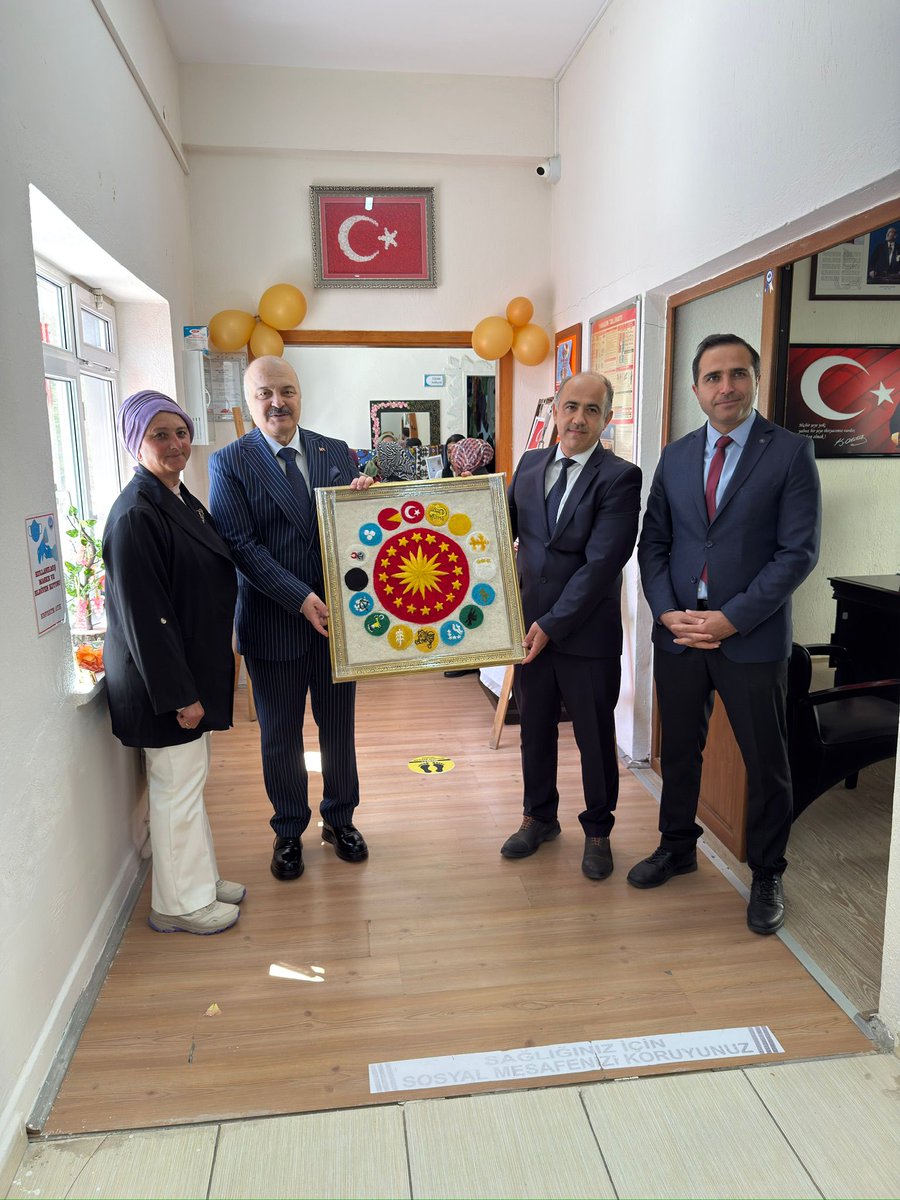 GonenHem's tweet photo. 2025-2026 Eğitim Öğretim Yıl Sonu Sergimiz Gönen Kaymakamımız Sayın Mehmet YILDIZ, Gönen Belediye Başkanı Osman KESMEN, katılımıyla açılmıştır. Açılışa teşrif eden misafirlerimize şükranlarımızı sunuyoruz. Öğretmenlerimize ve kursiyerlerimize gayretlerinden dolayı teşekkür ederiz https://t.co/SVfLLf3tDH