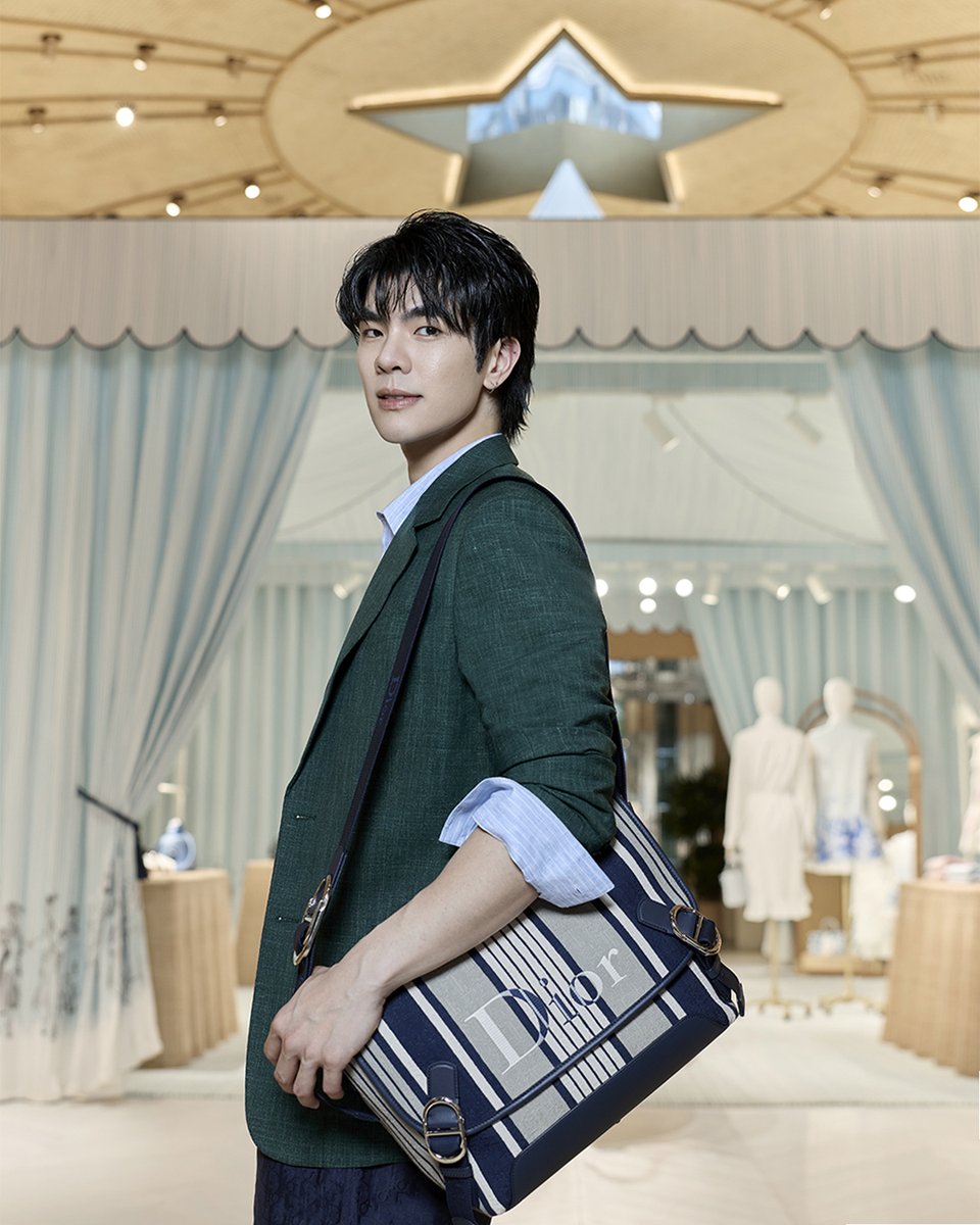mintmag_th's tweet photo. เสน่ห์เกินต้าน! เสิร์ฟลุคใหม่ของ 'มาย ภาคภูมิ' Dior Ambassador กับลุคใหม่ #Dioriviera เต็มไปด้วยความสนุกสนานและสีสันสดใส พร้อมรับซัมเมอร์ด้วยการผสมผสานระหว่างเสื้อเชิ้ตพลิ้วไหวกับกางเกงขาสั้นลำลอง💚

#Dior #MilePhakphum
#MintNews https://t.co/kLMoPpRq4q