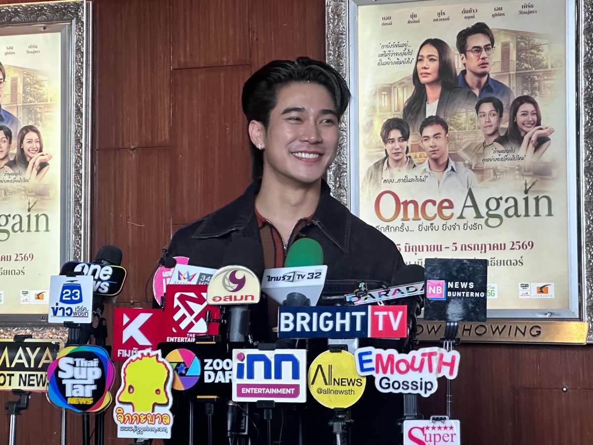 EM_Gossip's tweet photo. 🔴LIVE! สัมภาษณ์ #ยูโรยศวรรธน์ ในการซ้อมละครเวทีพูดเรื่องใหม่ “ONCE AGAIN” อีกสักครั้ง…ยิ่งเจ็บ ยิ่งจำ ยิ่งรัก ✨☕️🏠

📍 https://t.co/TeYtiVY2o3

#euroyotsawat #ยูโรยศวรรธน์ 
#chayuthn #ต้นข้าวชยุตม์
#ONCEAGAIN #อีกสักครั้ง
#ละครพูด #ละครเวทีเมืองไทยรัชดาลัย https://t.co/7Jgw79emRX